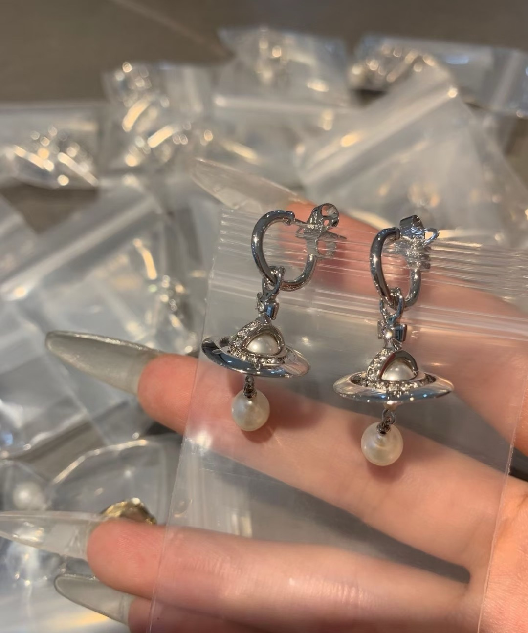 耳环西太后【VivienneWestwood】什么是快乐星球，来，这就是快乐星球！重磅推荐，闭眼入准没错