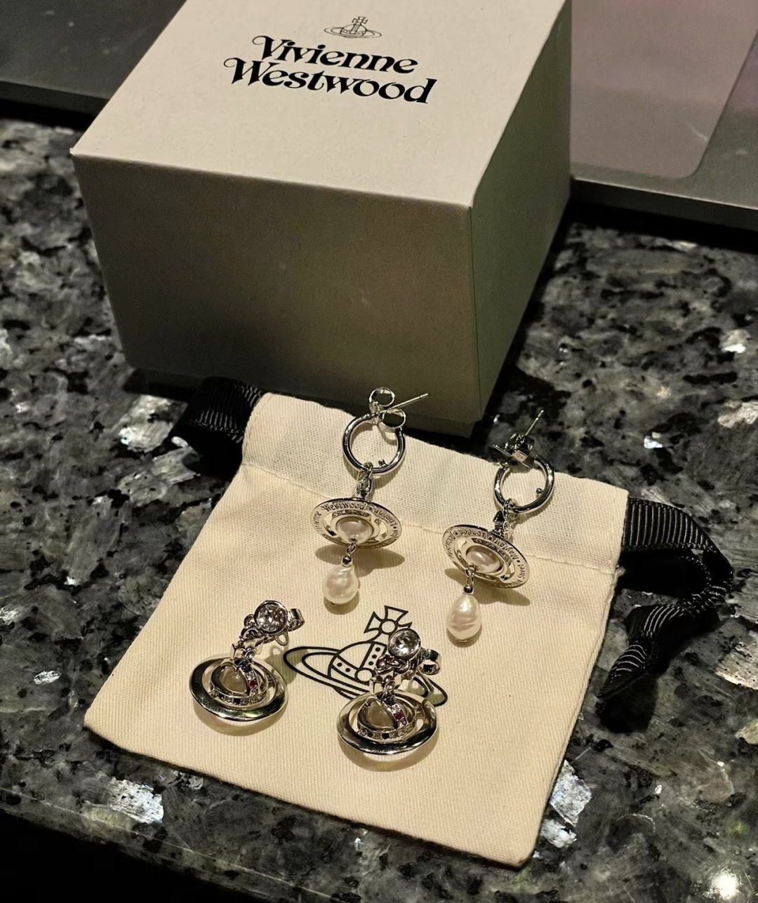 耳环西太后【VivienneWestwood】什么是快乐星球，来，这就是快乐星球！重磅推荐，闭眼入准没错