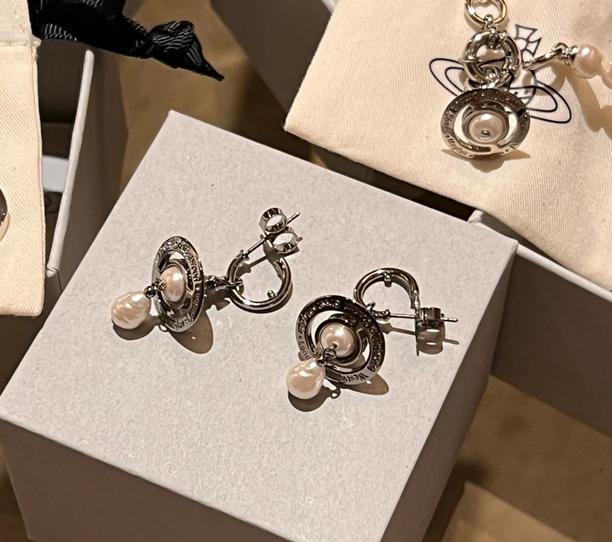 耳环西太后【VivienneWestwood】什么是快乐星球，来，这就是快乐星球！重磅推荐，闭眼入准没错