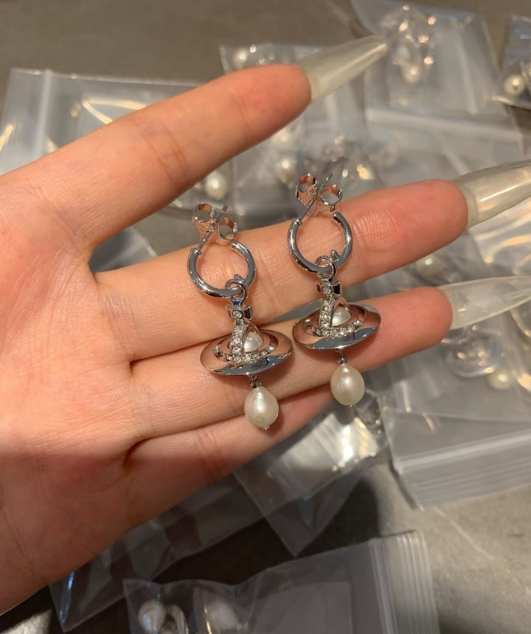 耳环西太后【VivienneWestwood】什么是快乐星球，来，这就是快乐星球！重磅推荐，闭眼入准没错