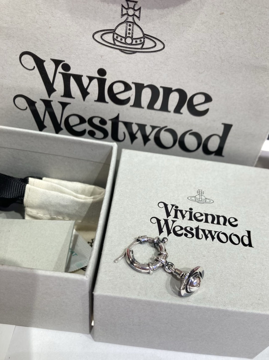 耳环西太后【VivienneWestwood】什么是快乐星球，来，这就是快乐星球！重磅推荐，闭眼入准没错