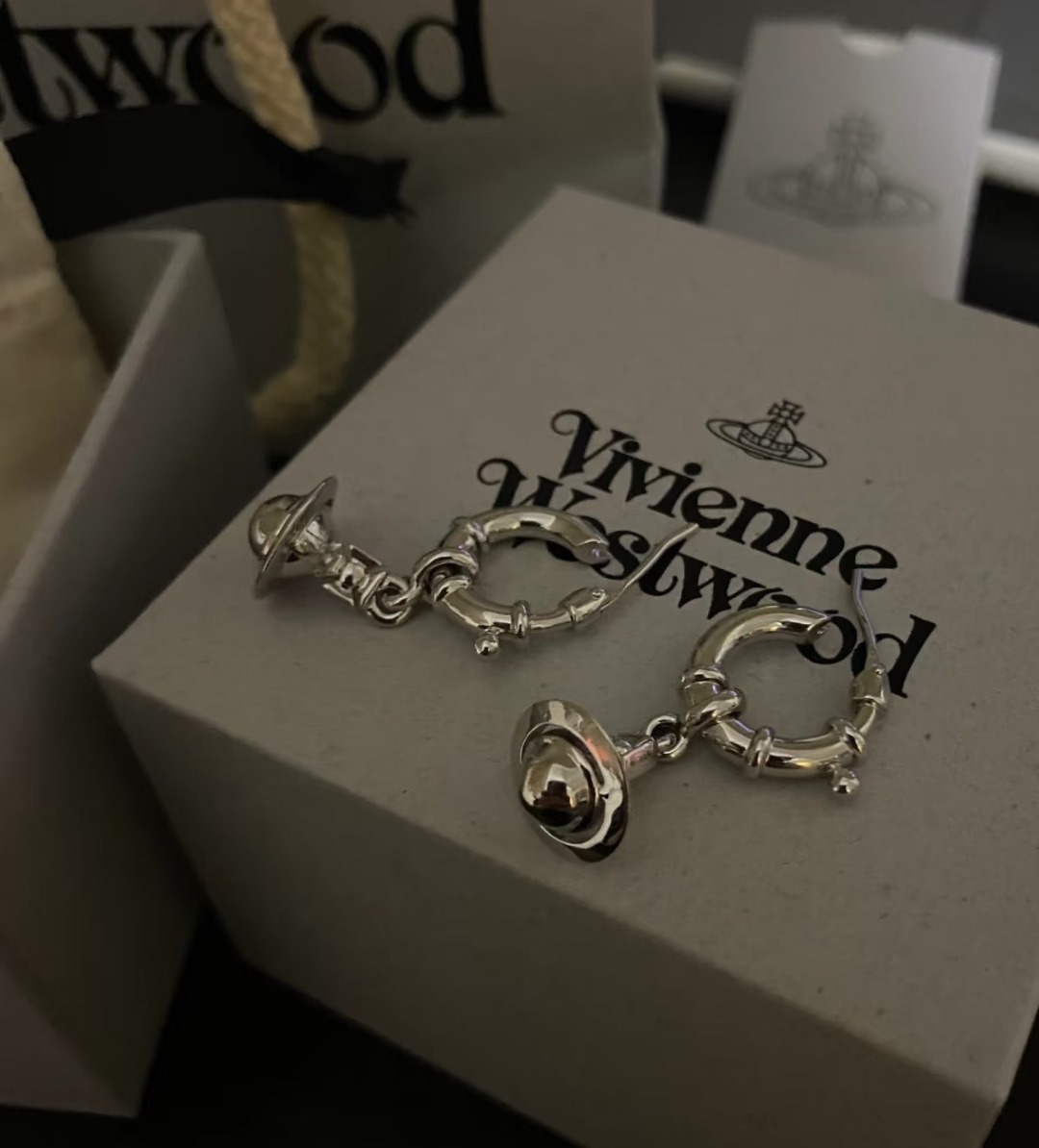 耳环西太后【VivienneWestwood】什么是快乐星球，来，这就是快乐星球！重磅推荐，闭眼入准没错