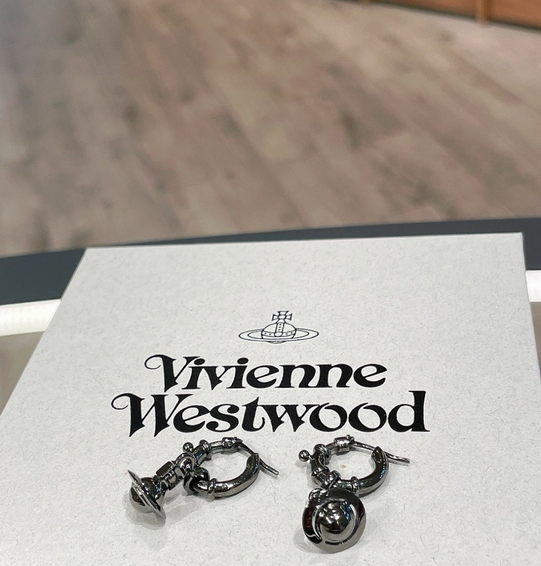 耳环西太后【VivienneWestwood】什么是快乐星球，来，这就是快乐星球！重磅推荐，闭眼入准没错