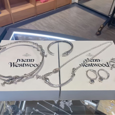耳环西太后【VivienneWestwood】什么是快乐星球,来,这就是快乐星球!重磅推荐,闭眼入准没错 耳环西太后【VivienneWestwood】什么是快乐星球,来,这就是快乐星球!重磅推荐,闭眼入准没错