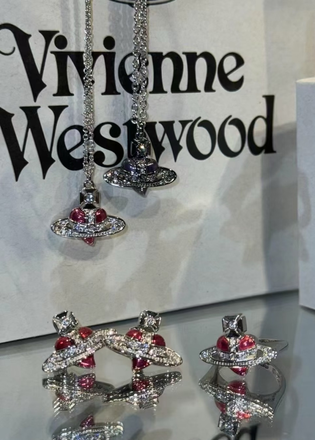 戒指西太后【VivienneWestwood】什么是快乐星球，来，这就是快乐星球！重磅推荐，闭眼入准没错