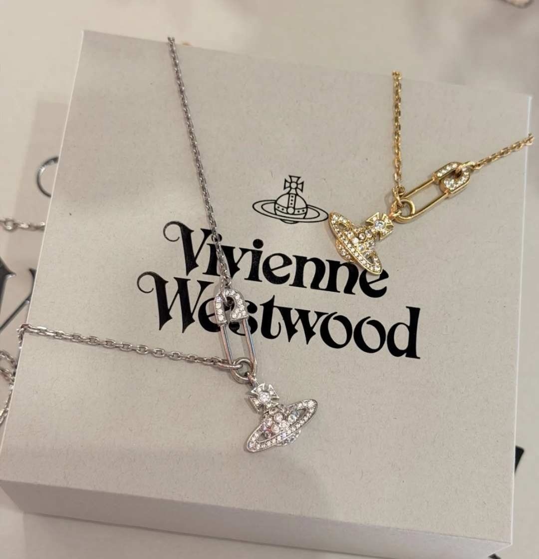 西太后 vivienne闭眼‮准入‬没错！纯‮王粹‬冠球‮经是‬典的象征，闪‮土耀‬星环勾‮未勒‬来波光