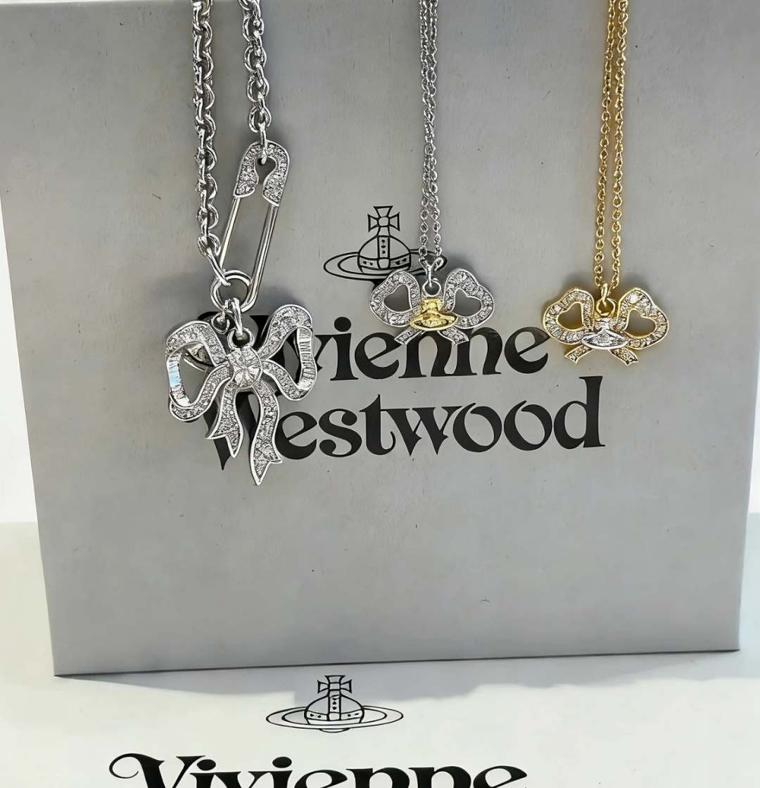 蝴蝶耳钉vivienne westwood西太后薇薇安💍英国时装设计师，时装的朋克之母！时尚潮流风格，品