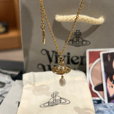 珍珠项链vivienne westwood西太后薇薇安💍英国时装设计师,时装的朋克之母!时尚潮流风格,品 珍珠项链vivienne westwood西太后薇薇安💍英国时装设计师,时装的朋克之母!时尚潮流风格,品