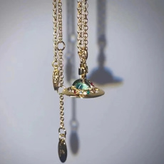 vivienne westwood西太后薇薇安💍英国时装设计师,时装的朋克之母!时尚潮流风格,品质强大, vivienne westwood西太后薇薇安💍英国时装设计师,时装的朋克之母!时尚潮流风格,品质强大,