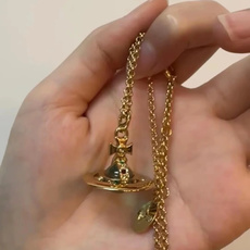 vivienne westwood西太后薇薇安💍英国时装设计师,时装的朋克之母!时尚潮流风格,品质强大, vivienne westwood西太后薇薇安💍英国时装设计师,时装的朋克之母!时尚潮流风格,品质强大,