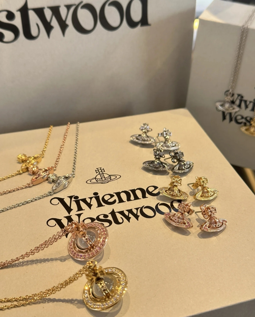 vivienne westwood西太后薇薇安💍英国时装设计师，时装的朋克之母！时尚潮流风格，品质强大，