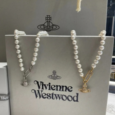 西太后 vivienne 珍珠项链闭眼准入没错!纯王粹冠球经是典的象征,闪土耀星环勾未 西太后 vivienne 珍珠项链闭眼准入没错!纯王粹冠球经是典的象征,闪土耀星环勾未
