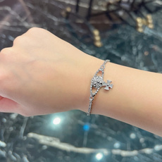 西太后vivienne 闭眼准入没错!纯王粹冠球经是典的象征,闪土耀星环勾未勒来波光 西太后vivienne 闭眼准入没错!纯王粹冠球经是典的象征,闪土耀星环勾未勒来波光