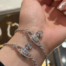 西太后vivienne 闭眼准入没错!纯王粹冠球经是典的象征,闪土耀星环勾未勒来波光 西太后vivienne 闭眼准入没错!纯王粹冠球经是典的象征,闪土耀星环勾未勒来波光