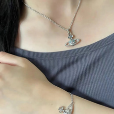 西太后vivienne 闭眼准入没错!纯王粹冠球经是典的象征,闪土耀星环勾未勒来波光 西太后vivienne 闭眼准入没错!纯王粹冠球经是典的象征,闪土耀星环勾未勒来波光