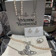 戒指 vivienne westwood西太后薇薇安💍英国时装设计师,时装的朋克之母!时尚潮流风格,品质 戒指 vivienne westwood西太后薇薇安💍英国时装设计师,时装的朋克之母!时尚潮流风格,品质