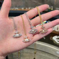 vivienne westwood西太后薇薇安💍英国时装设计师,时装的朋克之母!时尚潮流风格,品质强大, vivienne westwood西太后薇薇安💍英国时装设计师,时装的朋克之母!时尚潮流风格,品质强大,