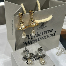 Westwood 西太后耳钉 重磅推荐,纯粹王冠球是经典的象征,闪耀土星环勾勒未来波光流转间,开启一场与 Westwood 西太后耳钉 重磅推荐,纯粹王冠球是经典的象征,闪耀土星环勾勒未来波光流转间,开启一场与