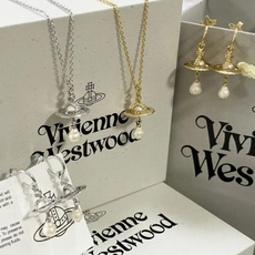 Westwood 西太后耳钉 重磅推荐,纯粹王冠球是经典的象征,闪耀土星环勾勒未来波光流转间,开启一场与 Westwood 西太后耳钉 重磅推荐,纯粹王冠球是经典的象征,闪耀土星环勾勒未来波光流转间,开启一场与