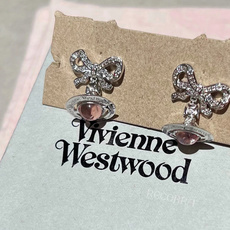 Westwood 西太后耳钉 重磅推荐,纯粹王冠球是经典的象征,闪耀土星环勾勒未来波光流转间,开启一场与 Westwood 西太后耳钉 重磅推荐,纯粹王冠球是经典的象征,闪耀土星环勾勒未来波光流转间,开启一场与