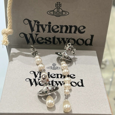 Westwood 西太后耳钉 重磅推荐,纯粹王冠球是经典的象征,闪耀土星环勾勒未来波光流转间,开启一场与 Westwood 西太后耳钉 重磅推荐,纯粹王冠球是经典的象征,闪耀土星环勾勒未来波光流转间,开启一场与