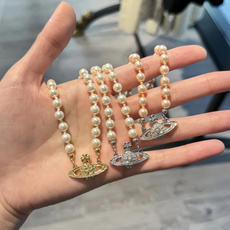 西太后土星镶钻珍珠项链𝐕𝐢𝐯𝐢𝐞𝐧𝐧𝐞 𝐖𝐞𝐬𝐭𝐰𝐨𝐨𝐝🪐vivienne westwood英国时装设计 西太后土星镶钻珍珠项链𝐕𝐢𝐯𝐢𝐞𝐧𝐧𝐞 𝐖𝐞𝐬𝐭𝐰𝐨𝐨𝐝🪐vivienne westwood英国时装设计