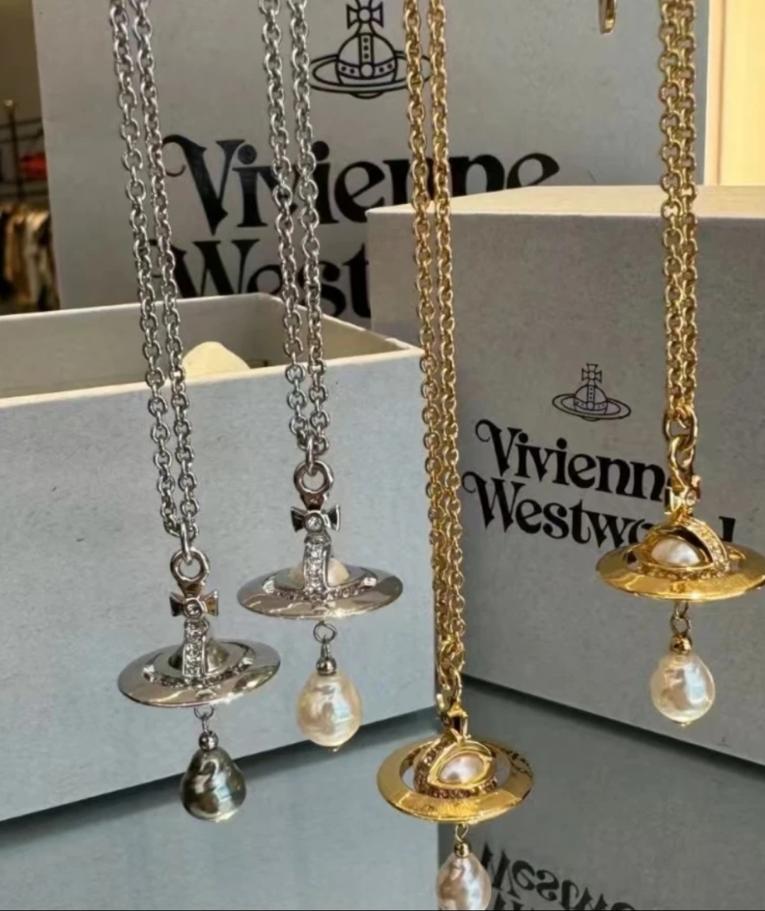 ！Westwood 西太后珍珠项链 重磅推荐，纯粹王冠球是经典的象征，闪耀土星环勾勒未来波光流转间，开启
