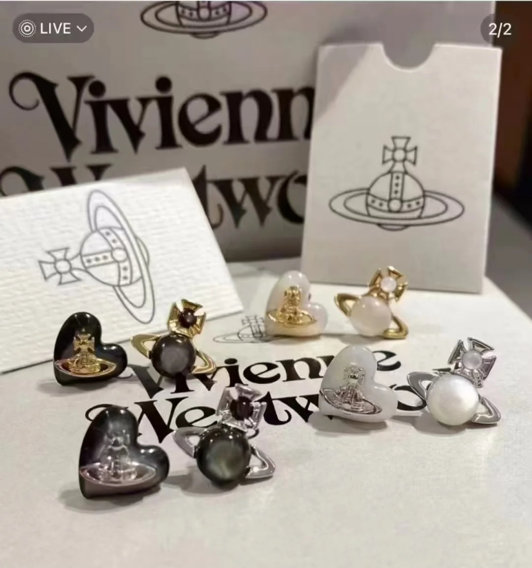 西太后 闭眼入准没错！纯粹王冠球是经典的象征，闪耀土星环勾勒未来波光流转间，开启一场与未来的崭新际遇！土
