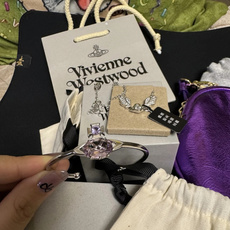 vivienne 闭眼准入没错!纯王粹冠球经是典的象征,闪土耀星环勾未勒来波光转流 vivienne 闭眼准入没错!纯王粹冠球经是典的象征,闪土耀星环勾未勒来波光转流