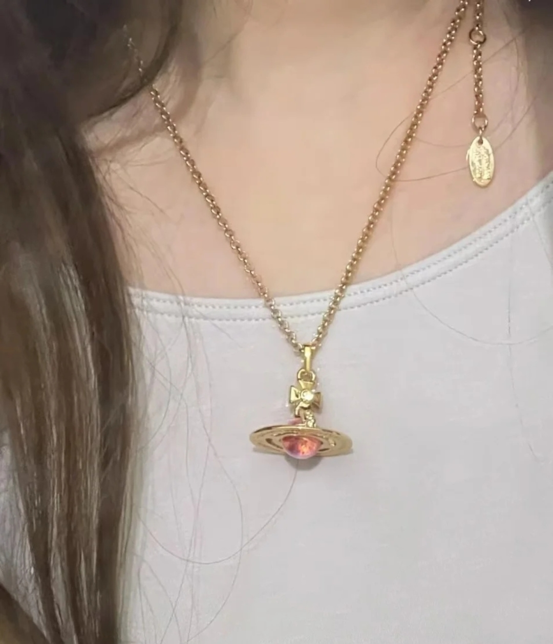 vivienne 闭眼‮准入‬没错！纯‮王粹‬冠球‮经是‬典的象征，闪‮土耀‬星环勾‮未勒‬来波光‮转流