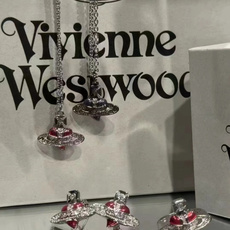 西太后vivienne 闭眼准入没错!纯王粹冠球经是典的象征,闪土耀星环勾未勒来波光 西太后vivienne 闭眼准入没错!纯王粹冠球经是典的象征,闪土耀星环勾未勒来波光