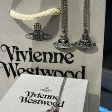 西太后vivienne 闭眼准入没错!纯王粹冠球经是典的象征,闪土耀星环勾未勒来波光 西太后vivienne 闭眼准入没错!纯王粹冠球经是典的象征,闪土耀星环勾未勒来波光