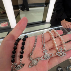 珍珠项链西太后vivienne 闭眼准入没错!纯王粹冠球经是典的象征,闪土耀星环勾未勒 珍珠项链西太后vivienne 闭眼准入没错!纯王粹冠球经是典的象征,闪土耀星环勾未勒