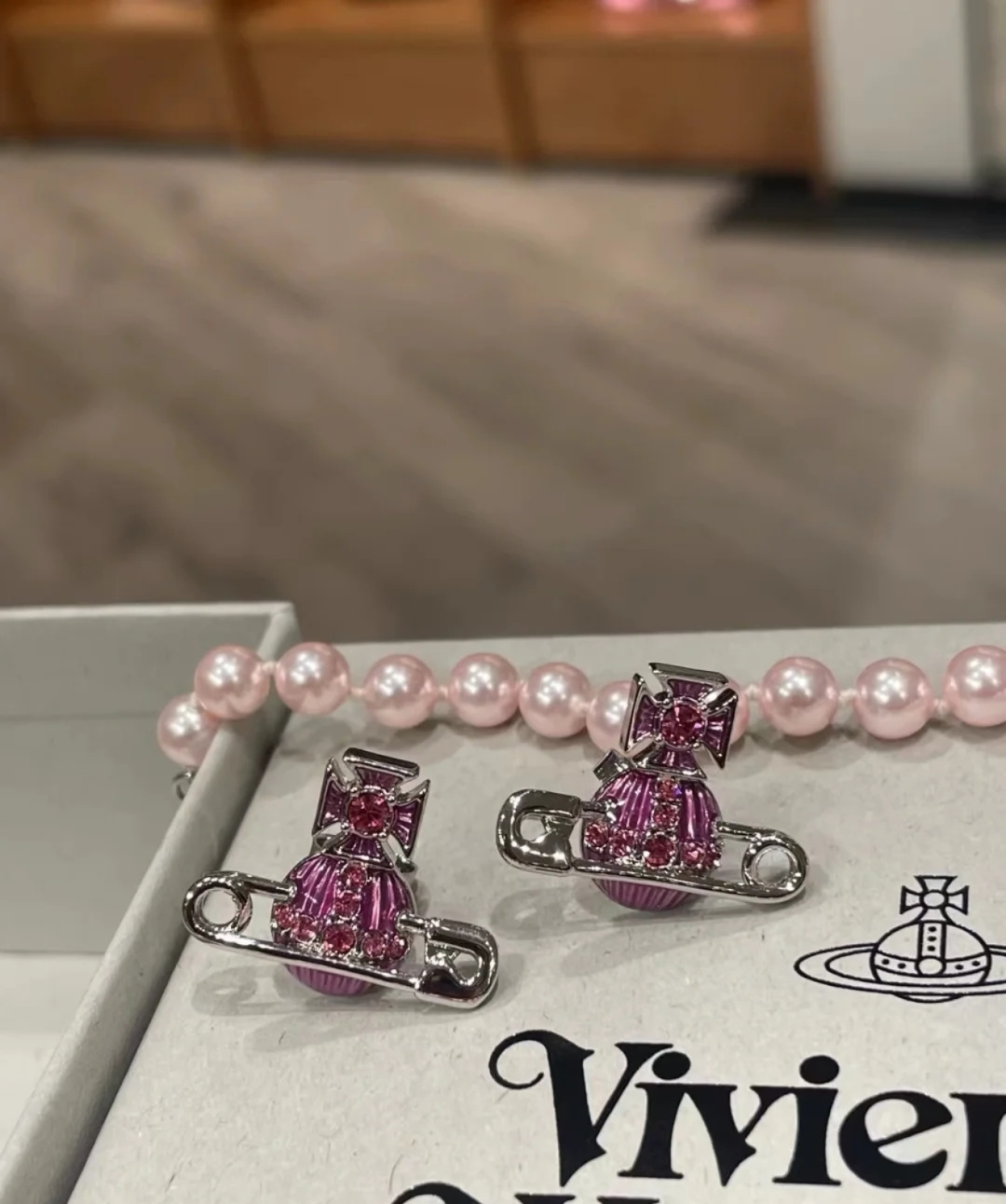 珍珠项链西太后vivienne 闭眼‮准入‬没错！纯‮王粹‬冠球‮经是‬典的象征，闪‮土耀‬星环勾‮未勒