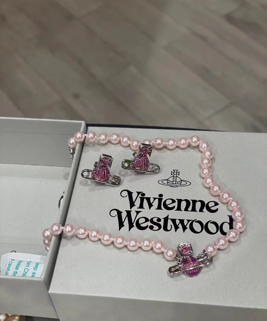 珍珠项链西太后vivienne 闭眼‮准入‬没错！纯‮王粹‬冠球‮经是‬典的象征，闪‮土耀‬星环勾‮未勒