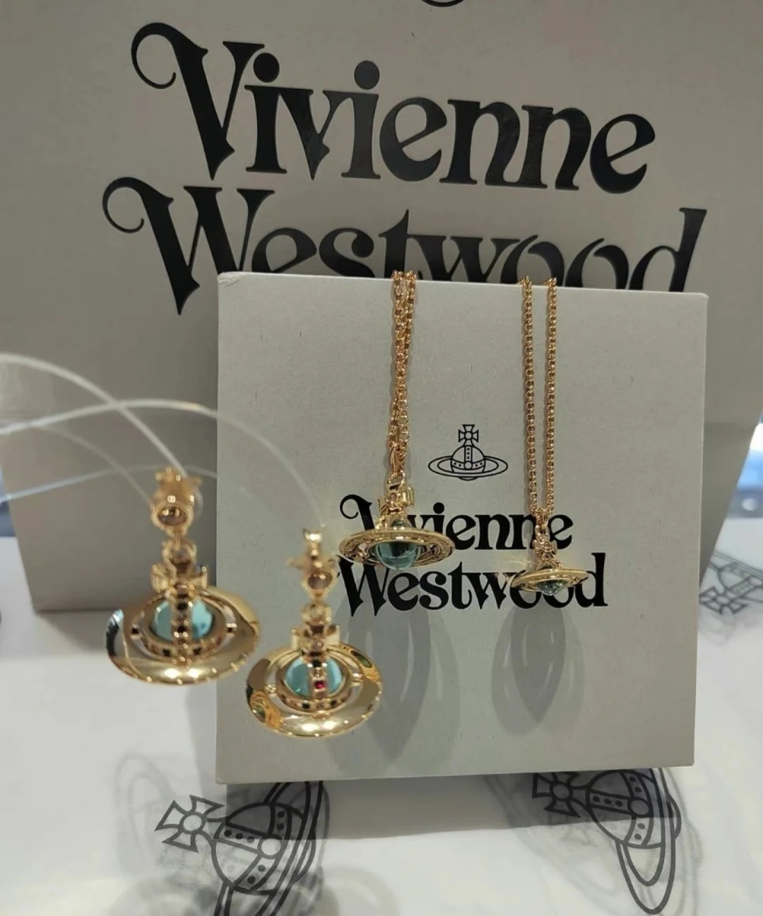 西太后vivienne 闭眼‮准入‬没错！纯‮王粹‬冠球‮经是‬典的象征，闪‮土耀‬星环勾‮未勒‬来波光
