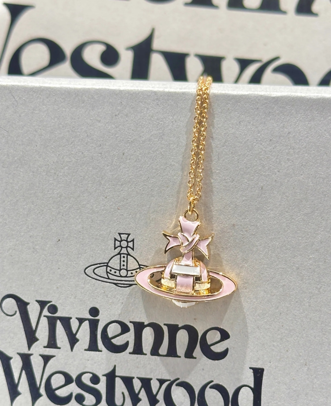西太后vivienne 闭眼‮准入‬没错！纯‮王粹‬冠球‮经是‬典的象征，闪‮土耀‬星环勾‮未勒‬来波光