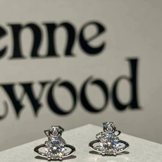 【Vivienne Westwood】宝宝,什么是快乐星球,来,这就是快乐星球!绝美迷你满钻小土星耳钉, 【Vivienne Westwood】宝宝,什么是快乐星球,来,这就是快乐星球!绝美迷你满钻小土星耳钉,