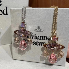西太后 vivienne 镶嵌宝石项链闭眼准入没错!纯王粹冠球经是典的象征,闪土耀星环勾 西太后 vivienne 镶嵌宝石项链闭眼准入没错!纯王粹冠球经是典的象征,闪土耀星环勾