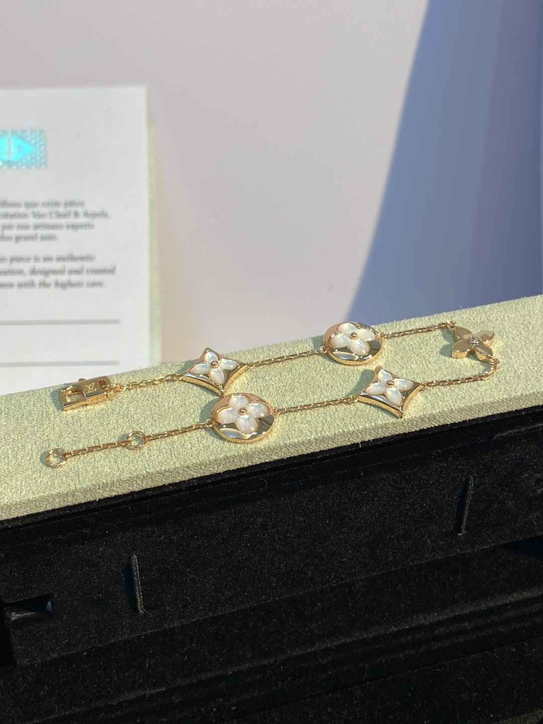 Louis Vuitton Jewelry V LVLouis Vuitton — photo 6