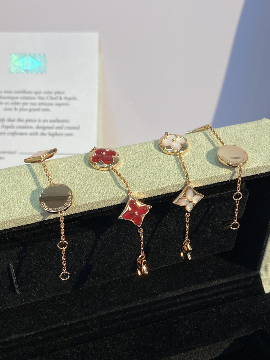 Louis Vuitton Jewelry V LVLouis Vuitton — photo 5