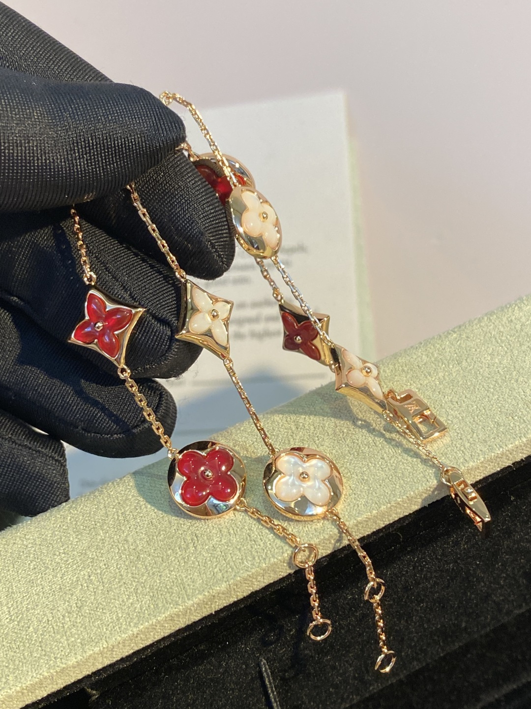 Louis Vuitton Jewelry V LVLouis Vuitton — photo 4