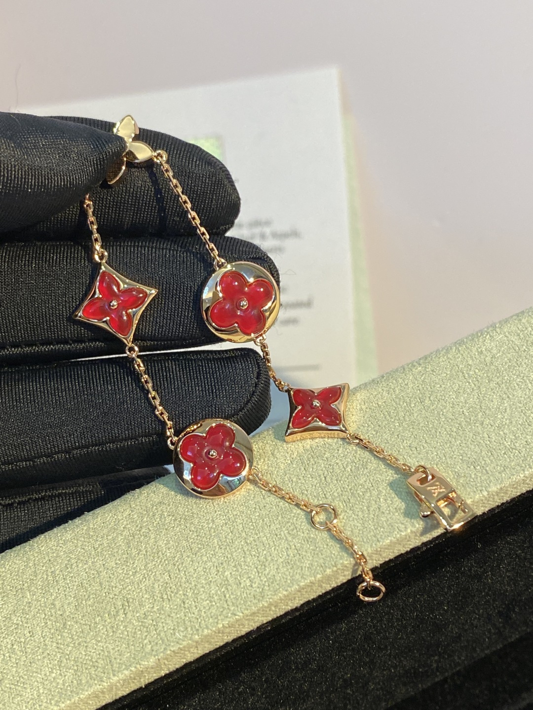 Louis Vuitton Jewelry V LVLouis Vuitton — photo 3