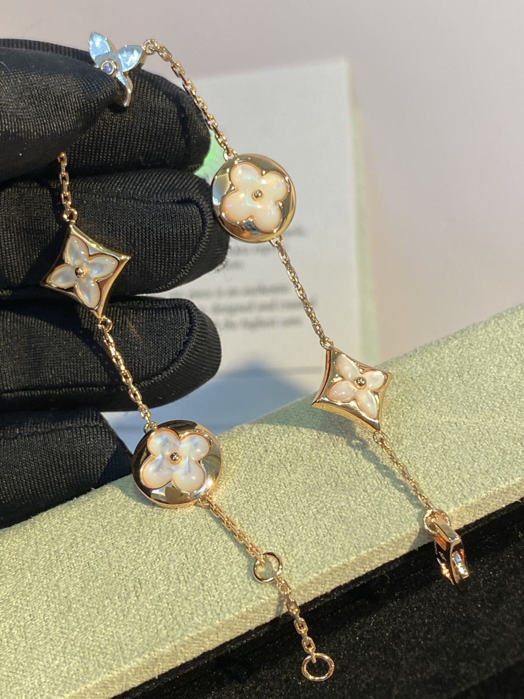 Louis Vuitton Jewelry V LVLouis Vuitton — photo 2
