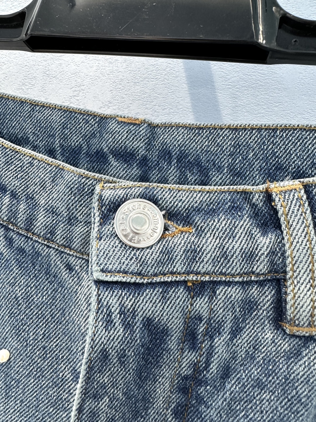 Stylish Pocket Jackets with Retro Blue Jeans: A Recommended High-Fashion Mix - 图片 6