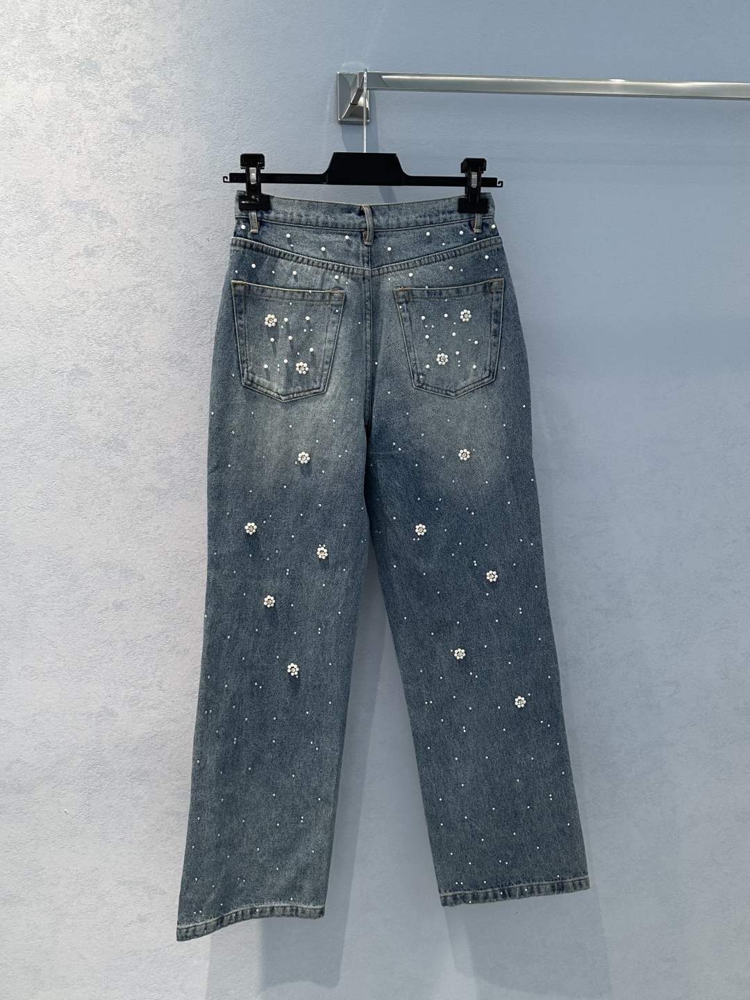 Stylish Pocket Jackets with Retro Blue Jeans: A Recommended High-Fashion Mix - 图片 9