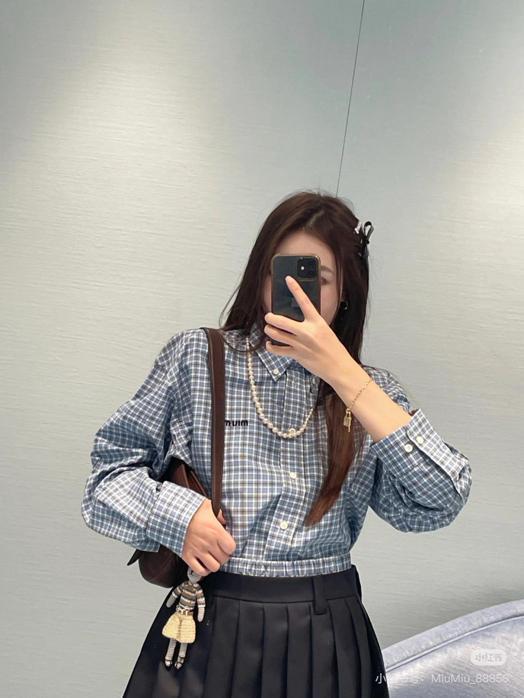 NO:330561,*25NEW retro college style series vertical strip blue plaid shirt Exclusive custom yb imported cotton custom fabric Miu series girl group style full ~ YB customized plaid pattern, texture is unspeakable 1:1 super style, the latest spring and summer items, identify the exclusive high-end version SML,,miumiu,shirts,alexander wang19860909*25NEW 复古学院风系列竖条蓝格纹衬衫 独家定制yb进口棉定制面料miu系女团风拉满～yb定制格子纹路,质感没得说1:1超赞版型,春夏最新单品,认准独家高版本 现货 SML,,miumiu,shirts,alexander wang,Women's clothing