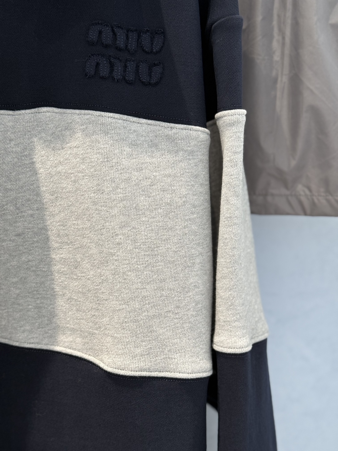 MiuMi*25NEW Women’s Suit: Hardcore Style with Wide Stripes and Age-Reducing Details - 图片 7