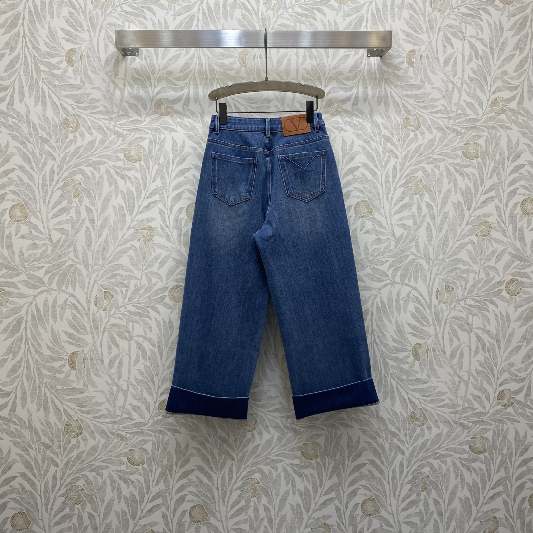 “Women’s Stubby Suit with Metal Buttons and Advanced Fabric in Image Color” - 图片 3