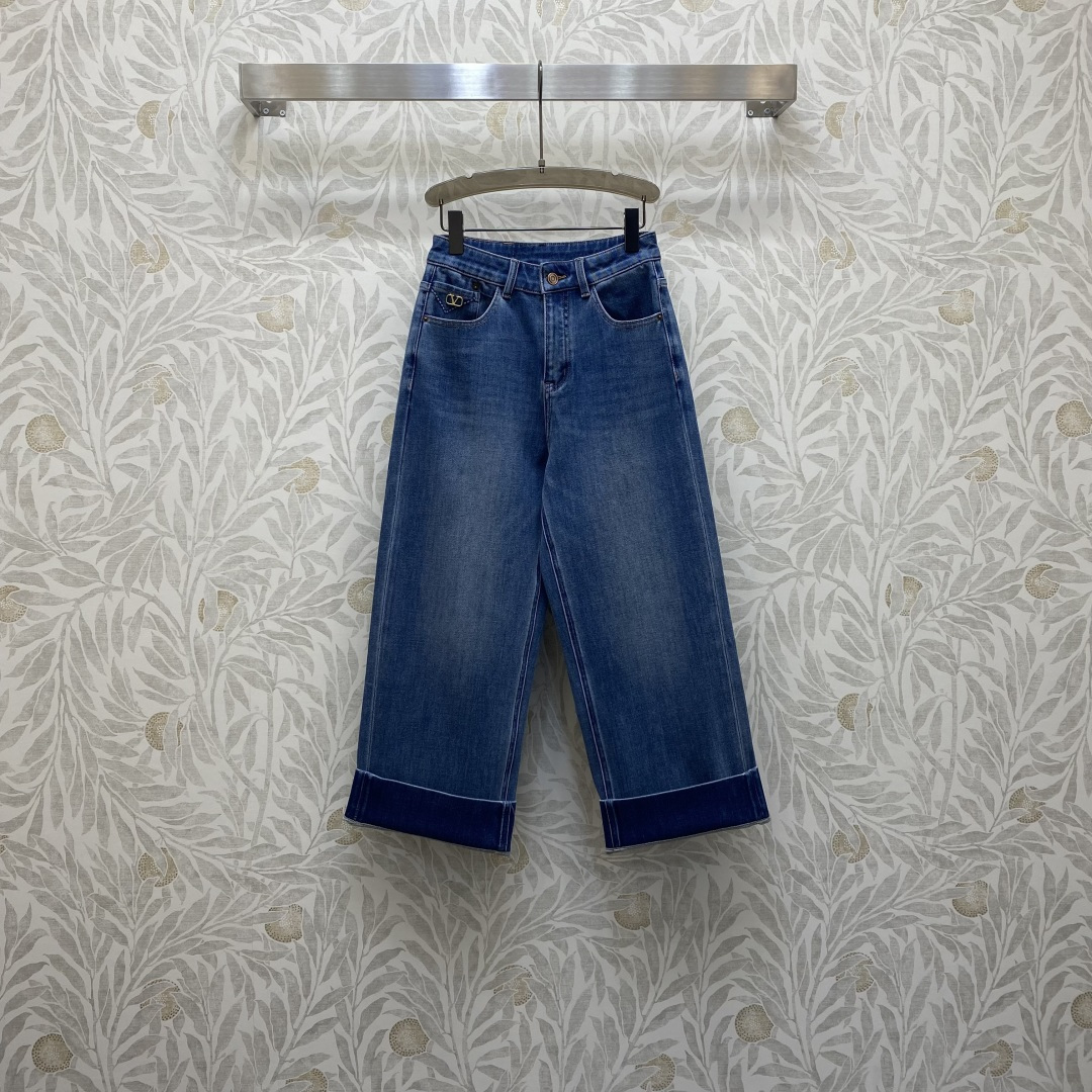 “Women’s Stubby Suit with Metal Buttons and Advanced Fabric in Image Color” - 图片 1